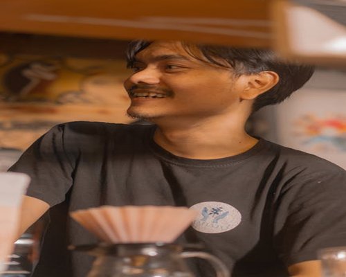 indonesian male customer review photo